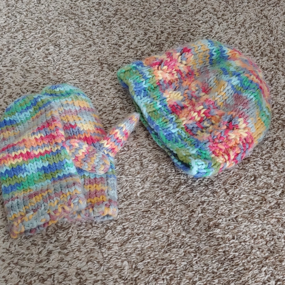Rainbow colored knitted Gloves and hat